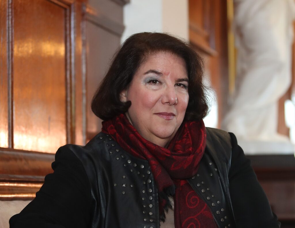 Welcome Saralyn Richard to Writer Wednesday